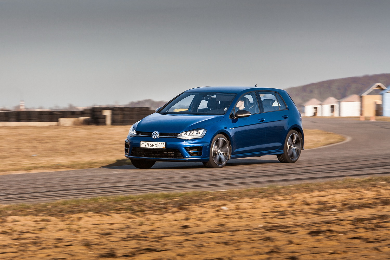 300 причин вернуться к автомобилю: тест-драйв Volkswagen Golf R