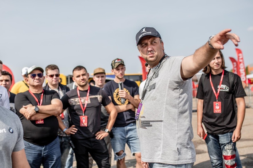 Руководитель гонки Андрей Мишин