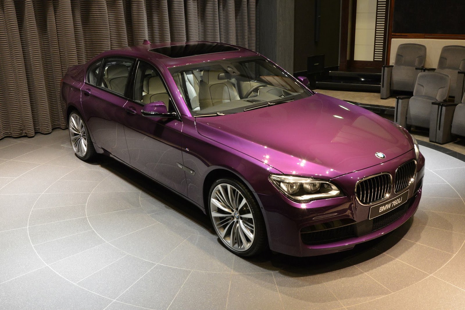 BMW 7 фиолетовая