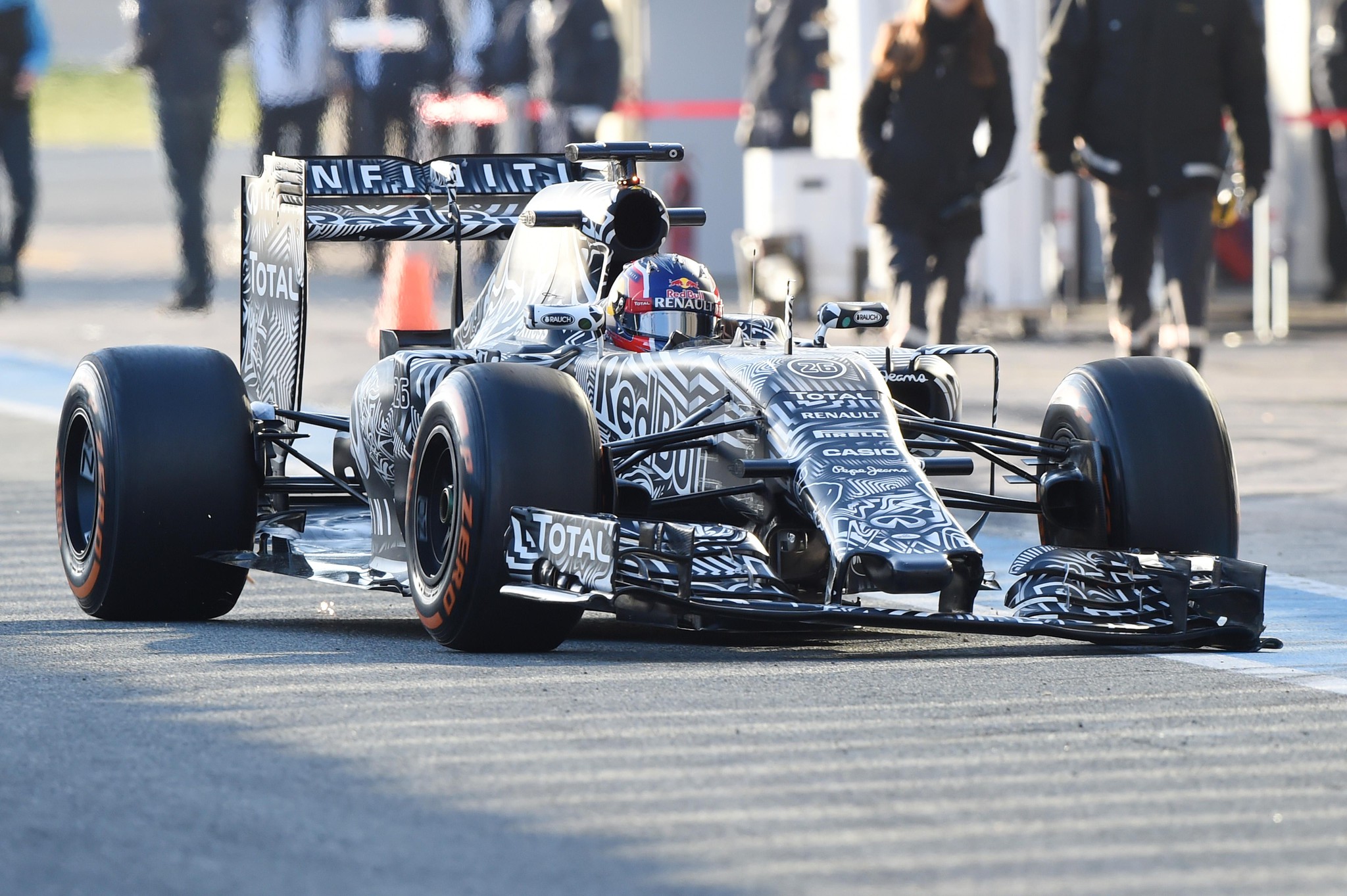 Formula 1. Red Bull приехал на тесты в камуфляже