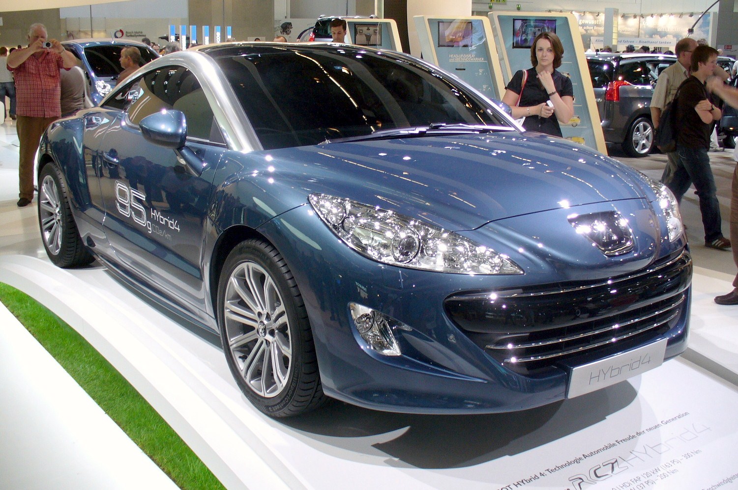 Заряженный» Peugeot с розеткой