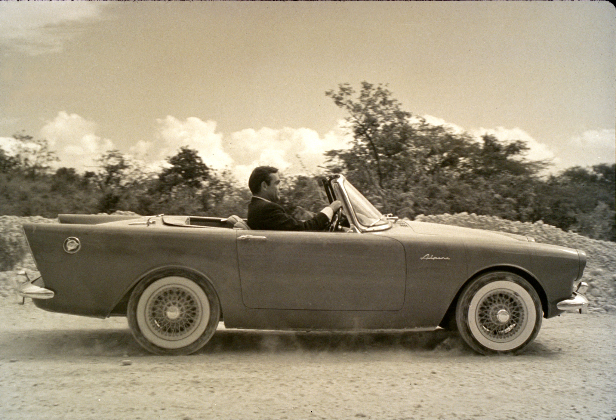 Автомобиль Джеймса Бонда №1: Sunbeam Alpine Convertible