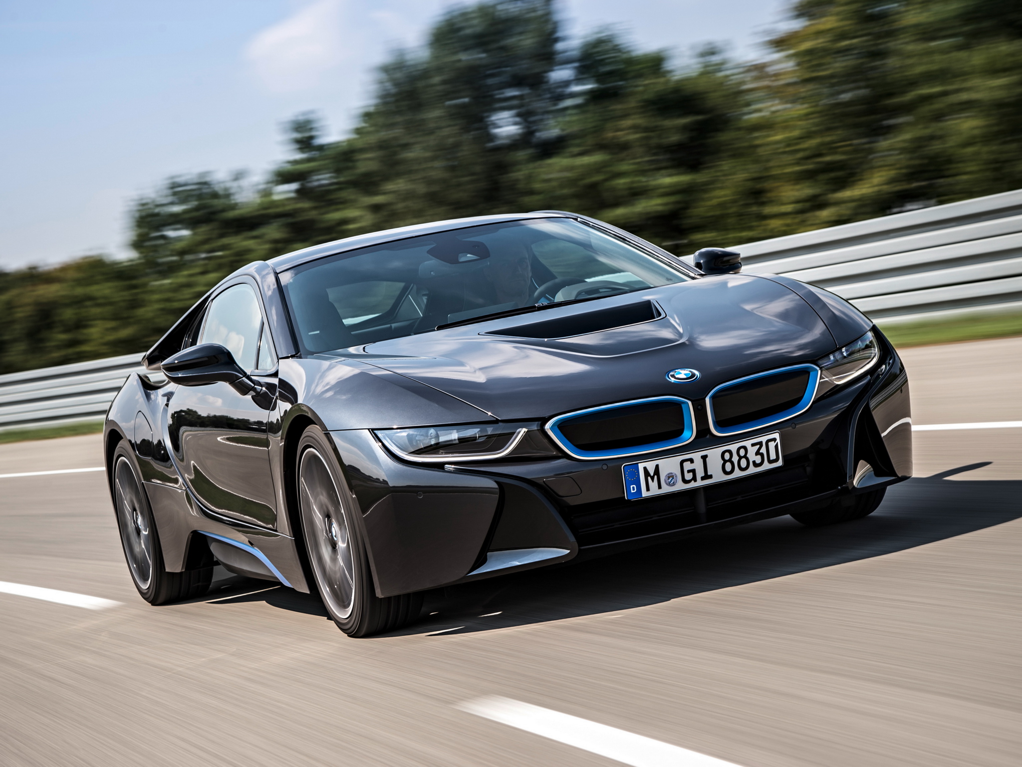 BMW готовит «заряженную» версию гибрида i8