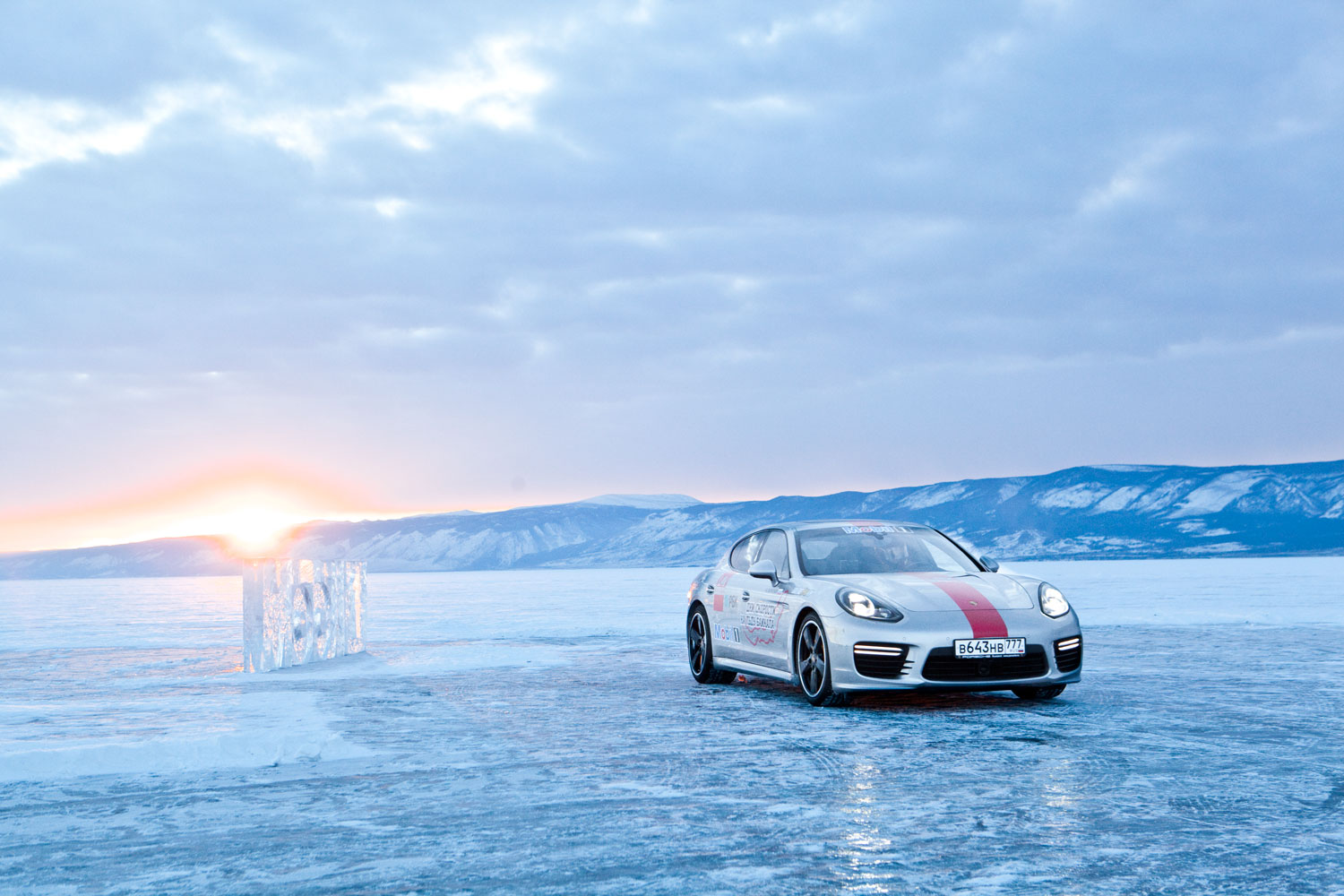 Panamera Turbo S. Рекордные заезды на льду Байкала