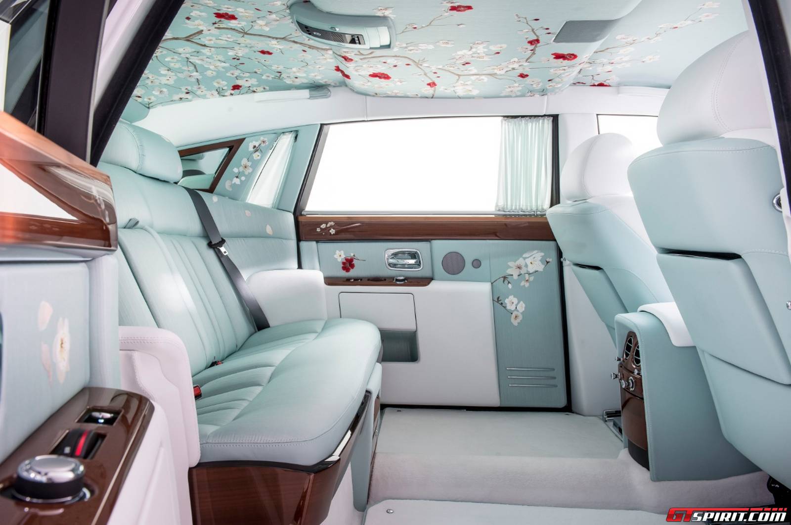 Женевский автосалон. Rolls-Royce Phantom Serenity